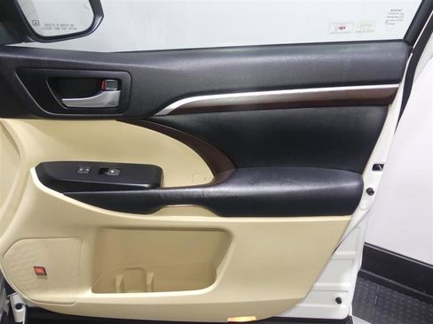 Used 2015 Toyota Highlander Limited Platinum image 18