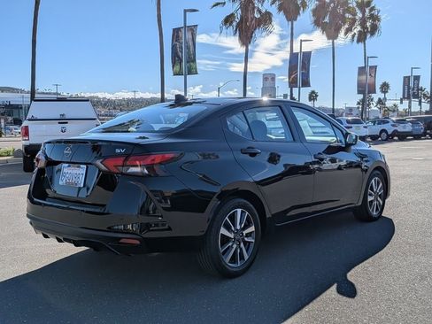 Used 2023 Nissan Versa SV image 5
