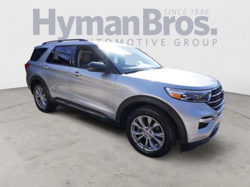 Used 2022 Ford Explorer XLT w/ Equipment Group 202A image 8