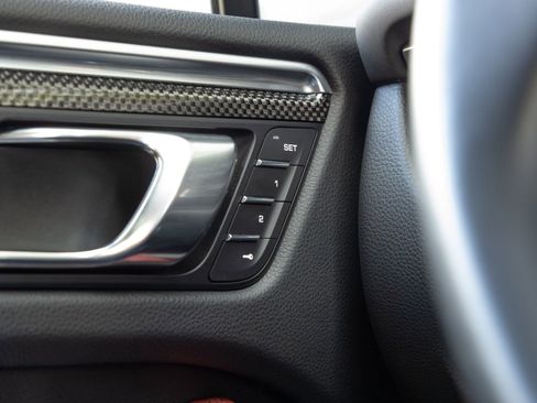 Certified 2023 Porsche Macan image 18