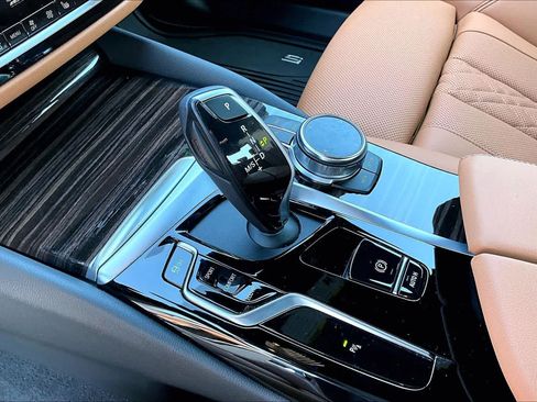 Used 2023 BMW 530i w/ Premium Package RWD image 16