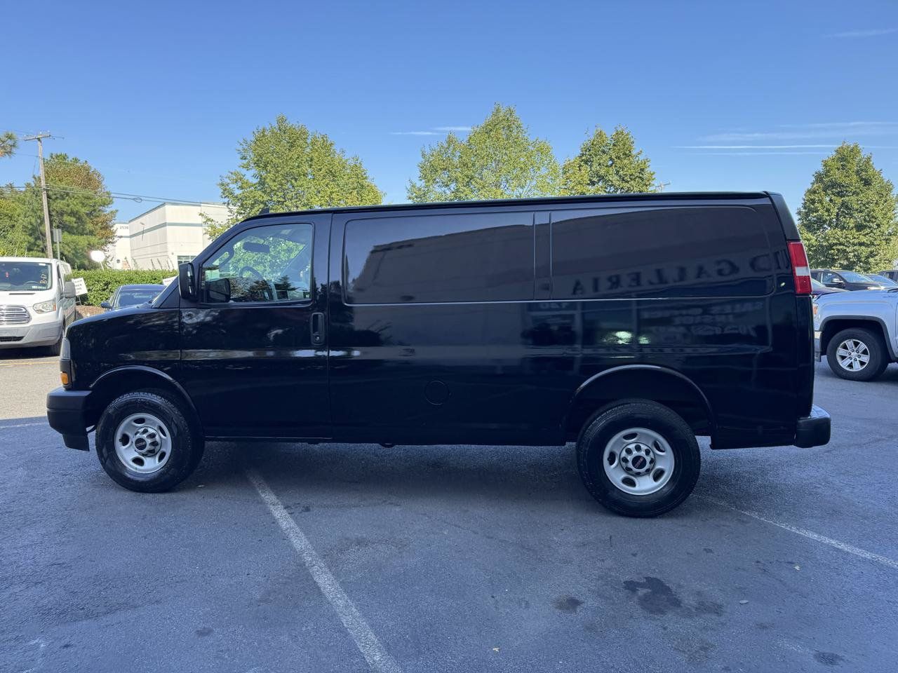 Used 2020 GMC Savana 2500 RWD image 23