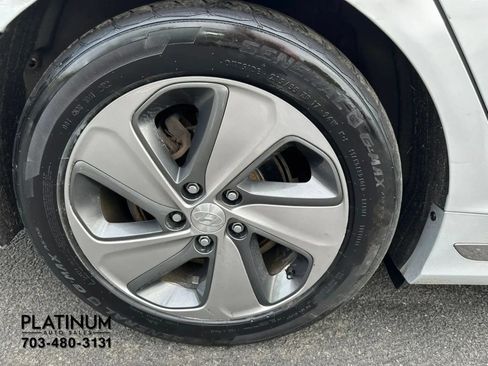 Used 2016 Hyundai Sonata Limited w/ Option Group 02 FWD image 17