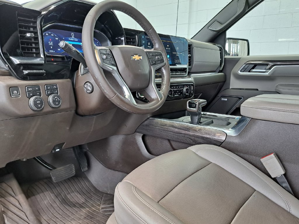 Used 2025 Chevrolet Silverado 1500 LTZ w/ LTZ Premium Package AWD/4WD image 8