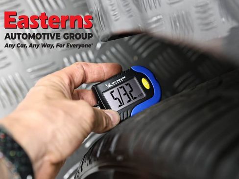 Used 2022 Land Rover Range Rover Velar R-Dynamic S image 28