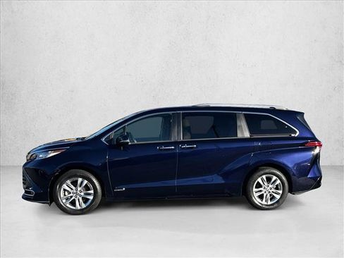 Used 2021 Toyota Sienna Limited image 8