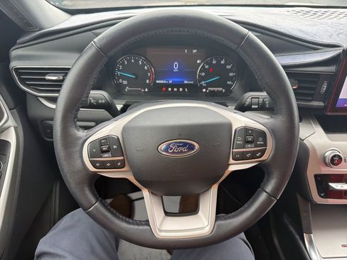Used 2021 Ford Explorer XLT w/ Equipment Group 202A AWD/4WD image 8