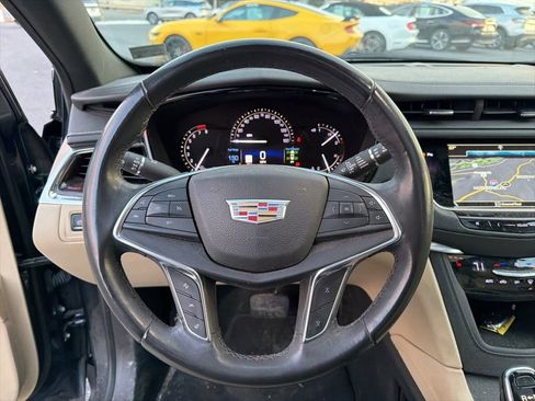 Used 2017 Cadillac XT5 Luxury w/ Driver Awareness Package image 32