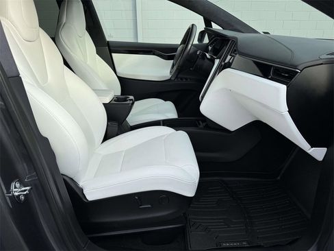 Used 2019 Tesla Model X 100D image 12
