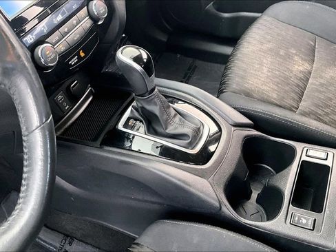 Used 2017 Nissan Rogue SV w/ SV Premium Package image 19