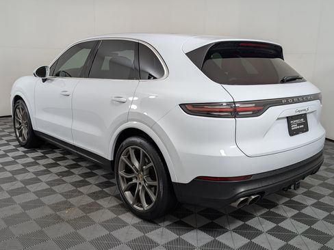Used 2023 Porsche Cayenne S image 3