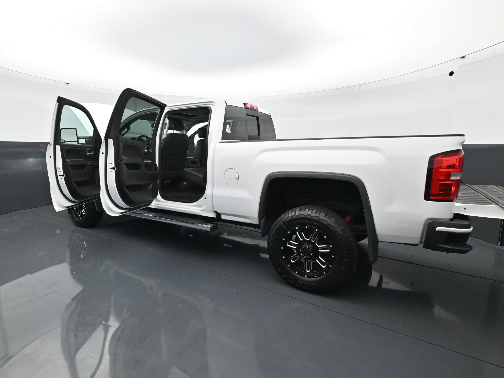 Used 2016 GMC Sierra 2500 Denali w/ Driver Alert Package AWD/4WD image 33