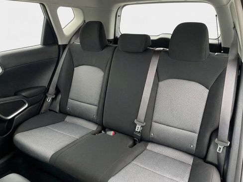Used 2025 Kia Soul LX w/ LX Technology Package FWD image 22