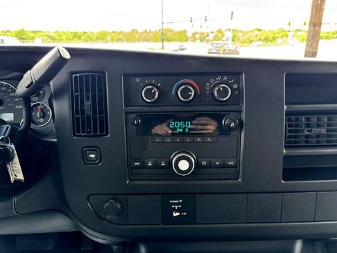 Used 2010 Chevrolet Express 2500 Extended image 18