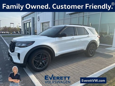 Used 2025 Ford Explorer ST image 1