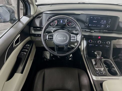 Used 2024 Kia Carnival LX FWD image 19