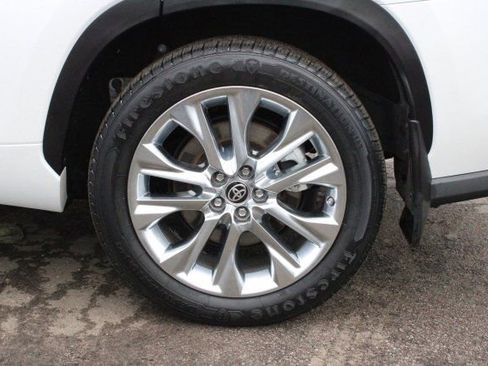 Used 2023 Toyota Highlander Limited image 8