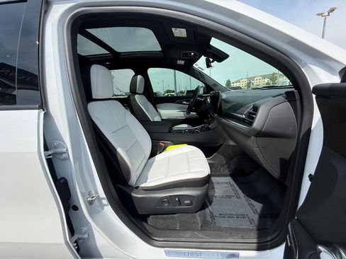 Used 2025 Chevrolet Traverse High Country w/ LPO, Floor Liner Package AWD/4WD image 13