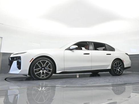 Used 2025 BMW 740i xDrive AWD/4WD image 69