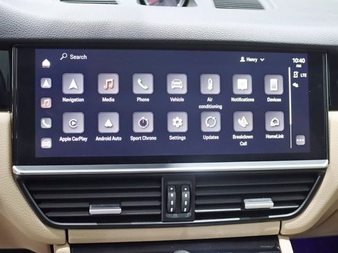 Used 2023 Porsche Cayenne Platinum Edition image 17