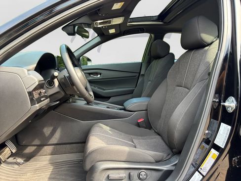 Used 2025 Honda Accord Sport image 15