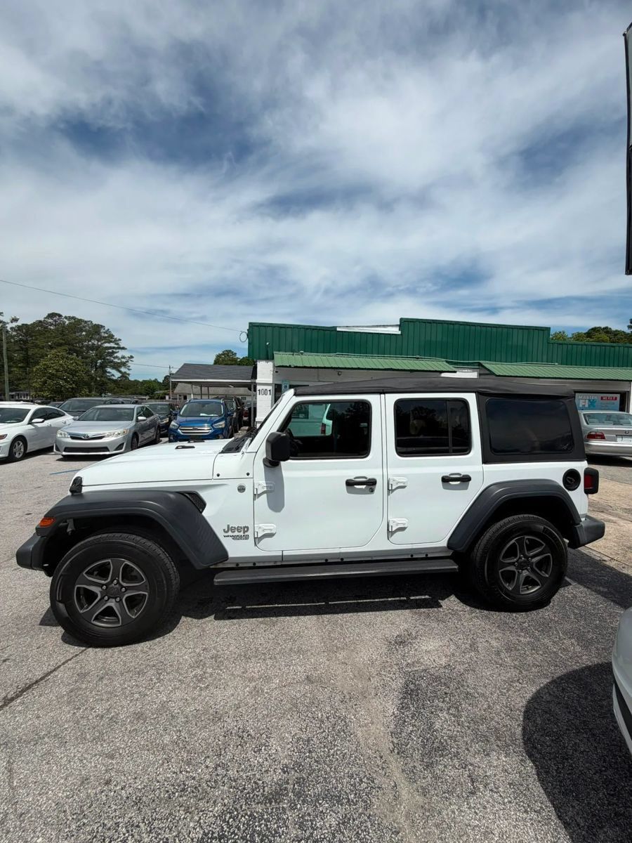 Used 2018 Jeep Wrangler Unlimited Sport S AWD/4WD image 4