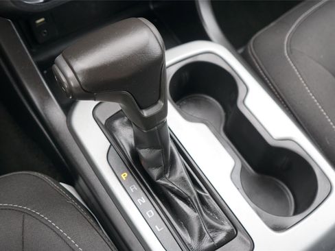 Used 2017 Chevrolet Colorado LT w/ LT Convenience Package RWD image 14
