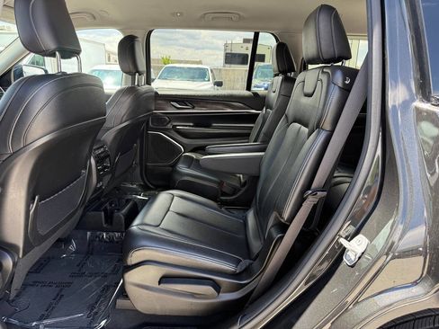 Used 2023 Jeep Grand Cherokee L Limited w/ Trailer Tow Group (B) AWD/4WD image 17