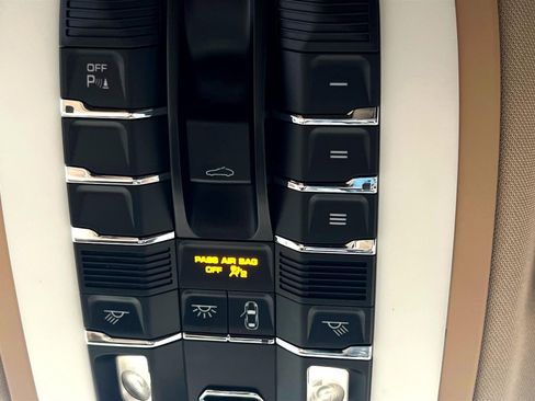 Used 2014 Porsche Panamera S image 42