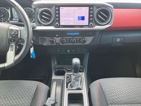 Certified 2022 Toyota Tacoma SR5 AWD/4WD image 17