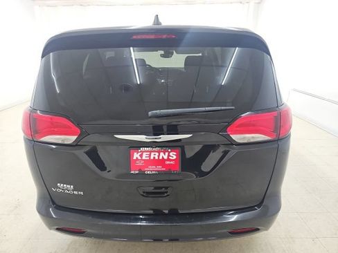 Used 2023 Chrysler Voyager LX FWD image 18