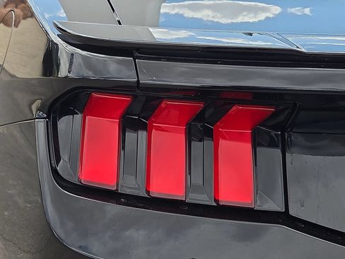 Used 2025 Ford Mustang GT Premium RWD image 9