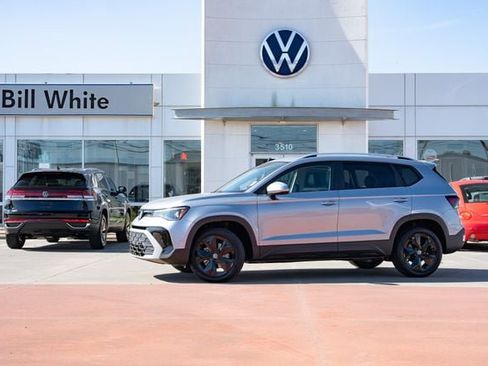 New 2026 Volkswagen Taos SE FWD image 1