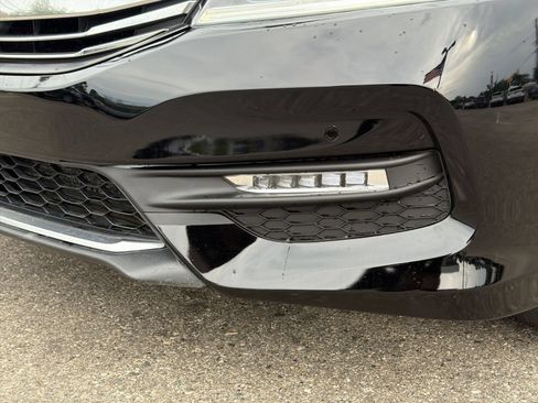 Used 2016 Honda Accord EX image 11