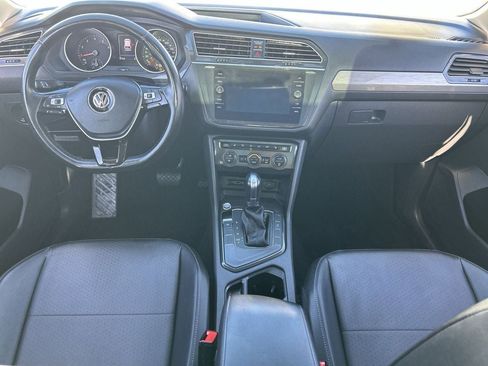 Used 2018 Volkswagen Tiguan SE w/ Panoramic Sunroof Package FWD image 13