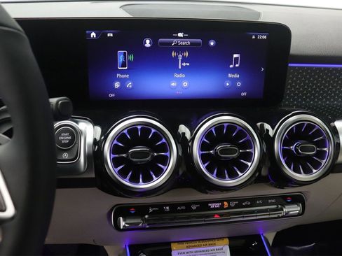 New 2026 Mercedes-Benz GLB 250 image 6