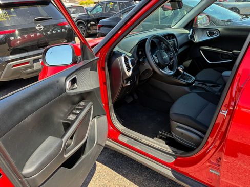 Used 2025 Kia Soul LX w/ LX Technology Package image 9