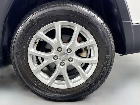 Used 2014 Jeep Cherokee Latitude image 32