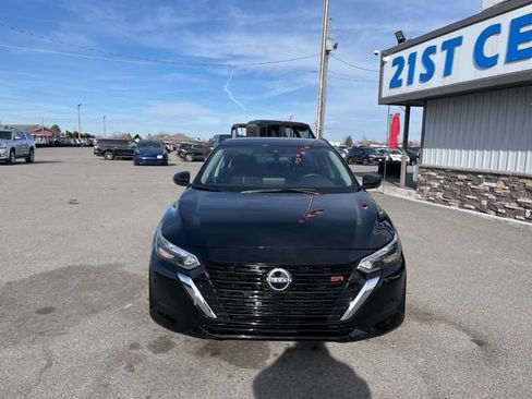 Used 2025 Nissan Sentra SR FWD image 2