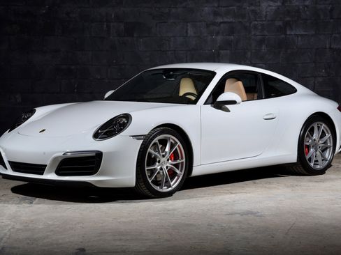 Used 2019 Porsche 911 Carrera S image 10