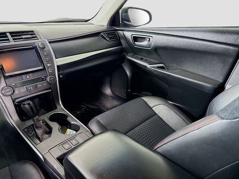Used 2015 Toyota Camry SE w/ Moonroof Package image 22