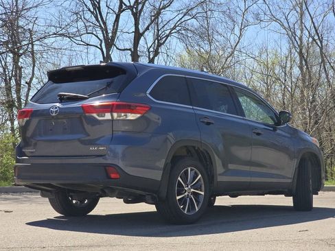 Used 2019 Toyota Highlander XLE AWD/4WD image 16