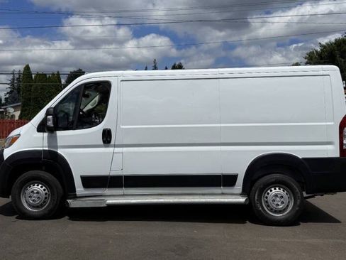 Used 2025 RAM ProMaster 2500 w/ U-Haul Equipment Group FWD image 4