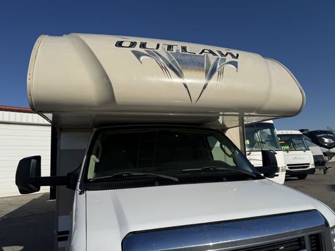 Used 2017 Ford E-450 and Econoline 450 Super Duty w/ Motorhome Prep Package RWD image 27