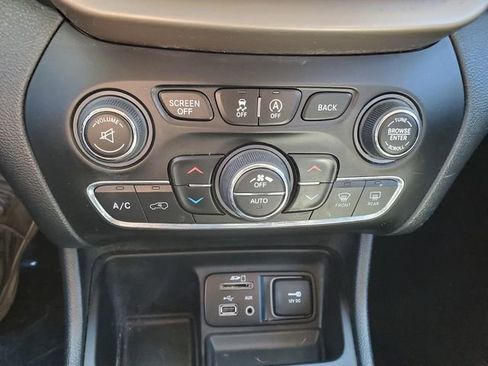 Used 2015 Jeep Cherokee Limited w/ Luxury Group image 30