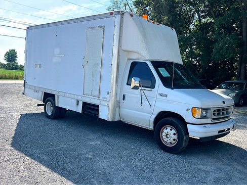 Used 2002 Ford E-450 and Econoline 450 image 9