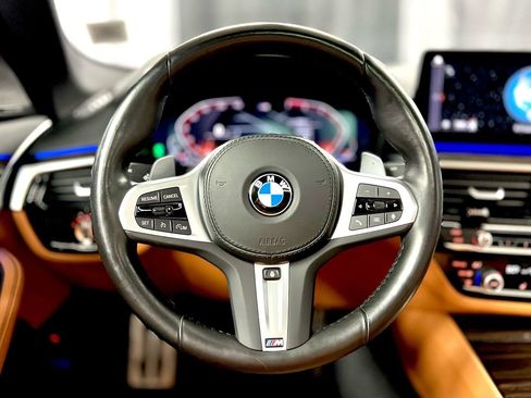 Used 2022 BMW 530i xDrive w/ M Sport Package image 26
