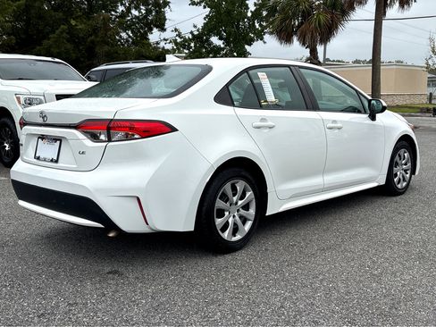Used 2021 Toyota Corolla LE image 25