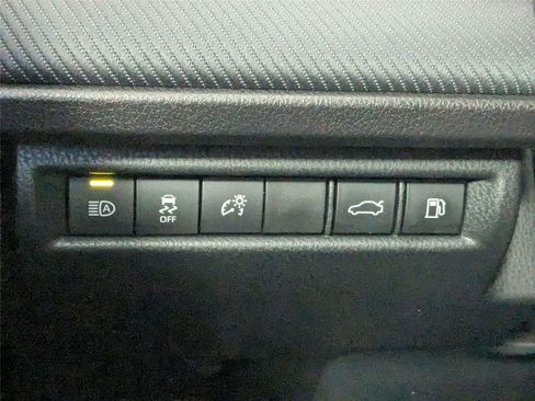 Used 2025 Toyota Camry SE FWD image 14