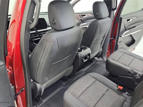 Used 2026 Chevrolet Traverse LT FWD image 12